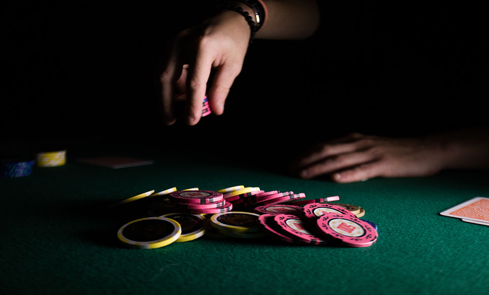 jogo de poker que da dinheiro